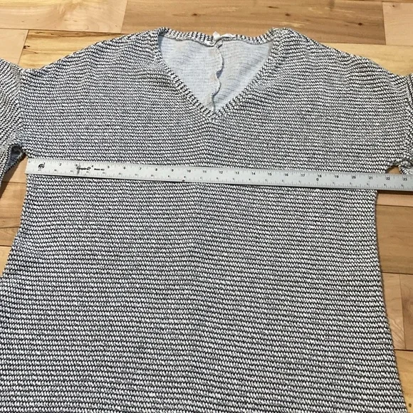 BCBGeneration V-Neck Ruffle Sleeve Tunic - Picture 7 of 12